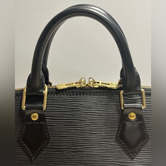 Louis Vuitton Alma PM Epi Leather Textured - Picture 9 of 14